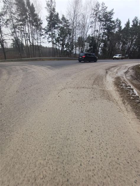 Tematinė nuotrauka Cadillac SRX ant kelio