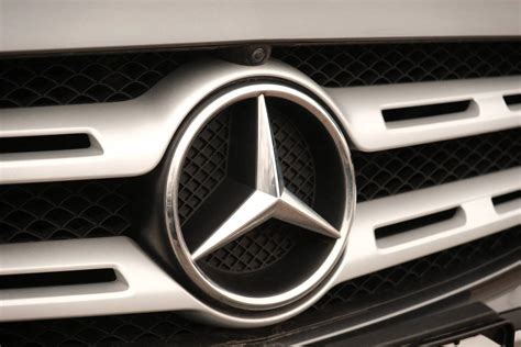 Mercedes-Benz logotipas ir modelių nuotraukos