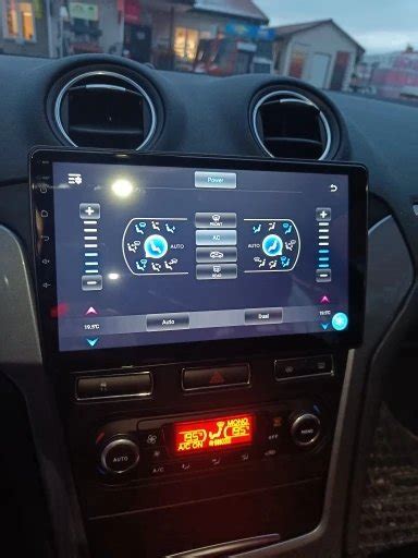 Ford Mondeo MK4 su integruota Android multimedija