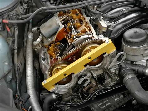 Infografika: Pridegiklio grandinė ir saugiklių išdėstymas BMW 525 modeliui
