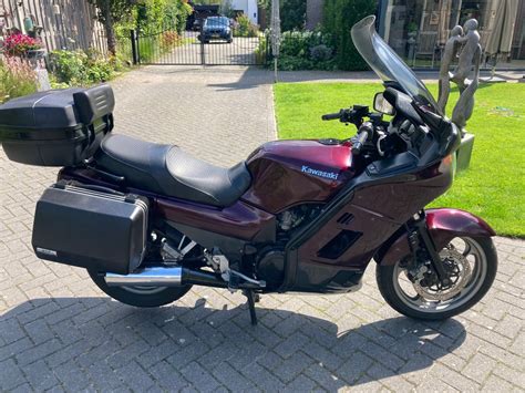 Kawasaki GTR 1000 priekinių stabdžių ir rato vaizdas