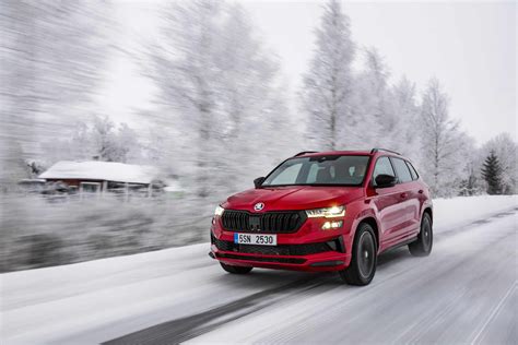 Tematinė nuotrauka: Škoda Karoq mieste