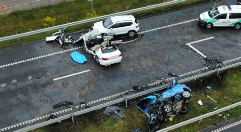 Nuotrauka iš avarijos vietos su suniokotais automobiliais