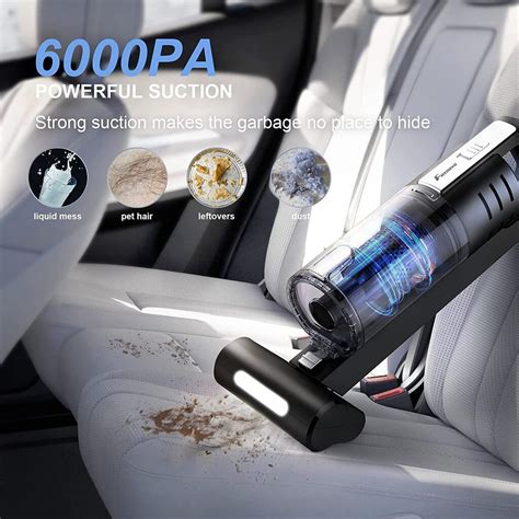 Žvyrkeliu važiuojantis automobilis, keldamas dulkių debesį