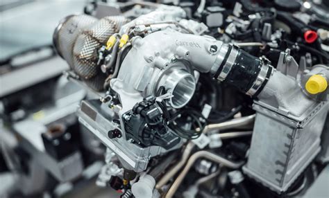 automobilio su turbokompresoriumi ir interkuleriu schema