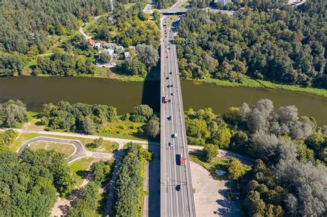 Policijos ir medikų ekipažai įvykio vietoje, Valakampių tiltas