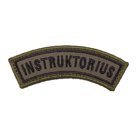 instruktorius, aiškinantis taisykles mokiniui