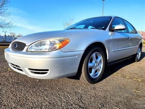 Automobilio Ford Taurus 2004 išorės ir salono nuotrauka
