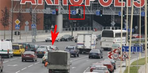 Schema: posūkio signalų rodymas žiedinėje sankryžoje
