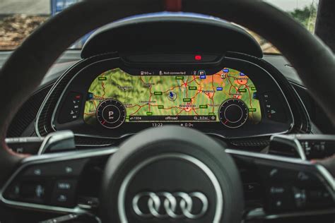 automobilio navigacijos žemėlapis su eismo duomenimis realiu laiku