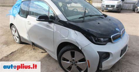 Sunkioji kanapės pluošto dalis BMW i3 salone