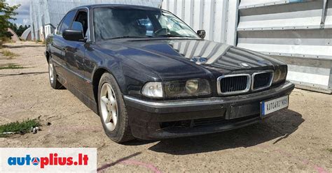 BMW E38 variklio skyriaus nuotrauka