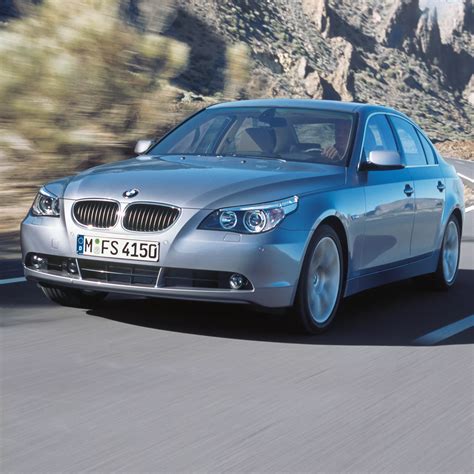 BMW 5 Serijos E60 sedano profilis