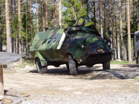 Nuotrauka arba schema švediškos transporto priemonės „Terrängbil m/42 KP“.