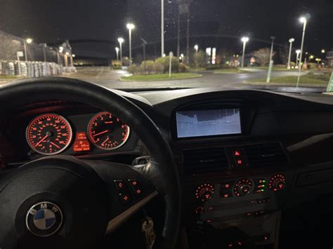 BMW E46 prietaisų skydelio nuotrauka su įspėjančiomis lemputėmis
