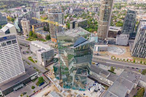 Vilniaus miesto panoramos nuotrauka su moderniais biurų pastatais