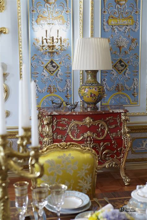 Palyginamoji trijų skirtingų amortizatorių nuotrauka su žymėjimais