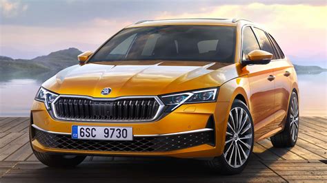 Tematinė nuotrauka: pakeltas automobilis Skoda Octavia su aiškiai matomu padidėjimu