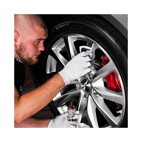 Plasti Dip danga ant automobilio ratlankių