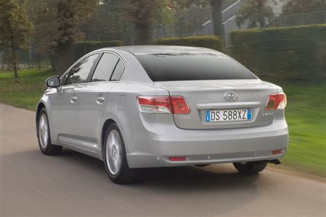 Infografika su dažniausiais Toyota Avensis (nuo 2009 m.) trūkumais ir problemomis