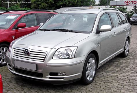 Toyota Avensis 2003m su integruotais DRL žibintais