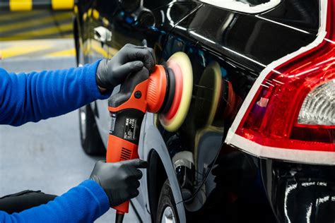 Tematinė nuotrauka: automobilio kėbulo poliravimas