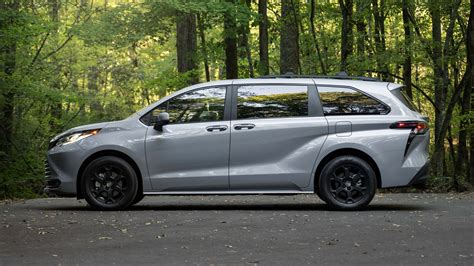Toyota Sienna su modifikuotais europinio standarto žibintais