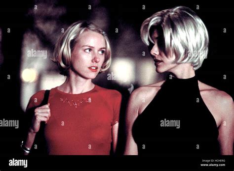 Filmo scena: Laura Harring ir Naomi Watts filme 