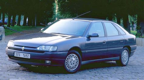 klasikinis Renault Safrane automobilis