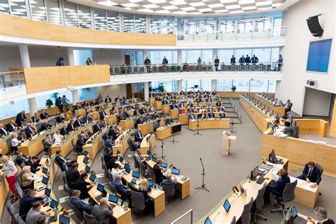 Nuotrauka, vaizduojanti diskusijas Seime