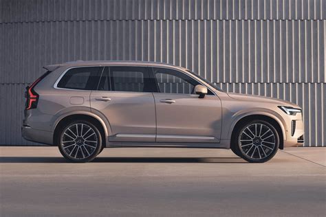Volvo XC90 interjeras su nauju multimedijos ekranu