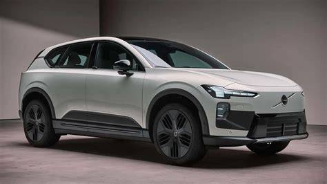 Infografika: Volvo XC60 pagrindinės charakteristikos ir nuvažiuojamas atstumas