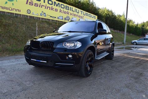 BMW klubo sėdimų vietų vaizdas su išskirtiniu matomumu