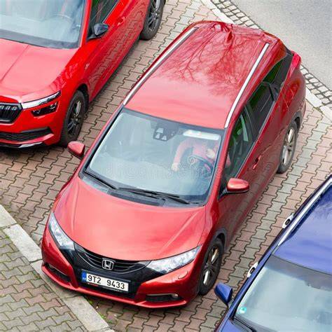 Šviesos atspindžiai ant Civic 9G fono