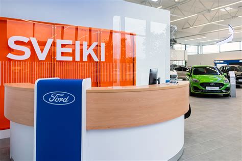 Ford automobilių salonas