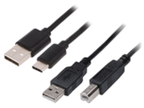 Tematinė nuotrauka: USB kabeliai ir prievadai automobilyje