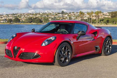 Alfa Romeo 4C kupė vaizdas
