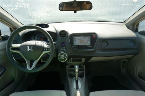 Honda Insight 2009 juodos spalvos automobilio salonas su vairo detale