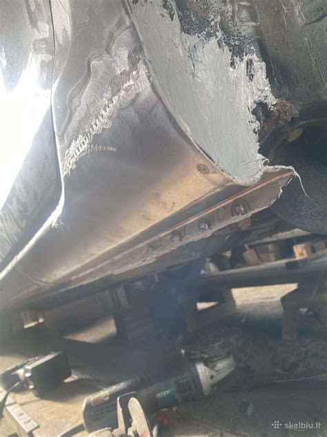 automobilių kėbulo elementai iš juodosios skardos