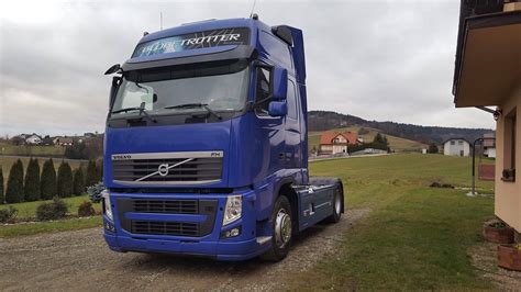 Volvo FH13 kabinos interjero nuotrauka su gultu