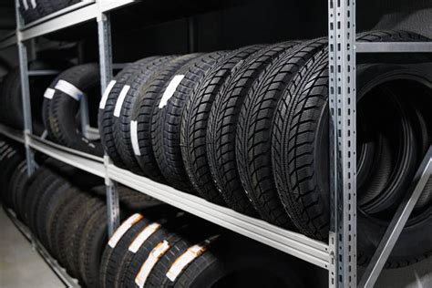 Duobės kelyje, sugadinančios automobilio padangas