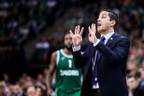nuotrauka su Ioanniu Sfairopoulu, naujuoju Maccabi treneriu