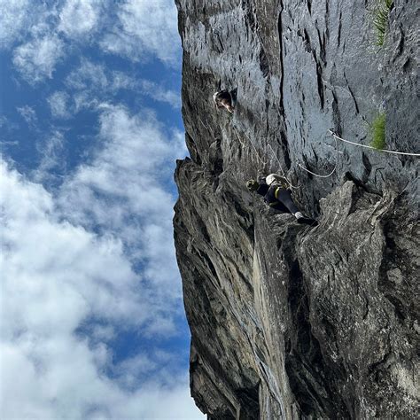 Via Ferrata maršruto schema su pakabinamomis kopėčiomis ir įvairiais sudėtingumo lygiais