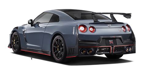 Nissan GT-R R35 interjero nuotrauka, pabrėžianti sportiškumą ir prabangą