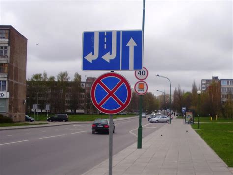 Teminis paveikslėlis, vaizduojantis transporto priemonės stovėjimą draudžiamoje vietoje