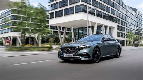 Schematiškas pavaizdavimas: Mercedes-Benz vairuotojo pagalbos sistemos