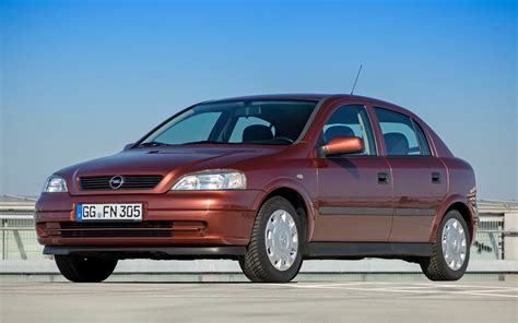 Opel Astra interjero nuotrauka