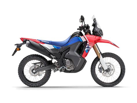 Honda CRF300L ir CRF300 Rally motociklai bekelėje