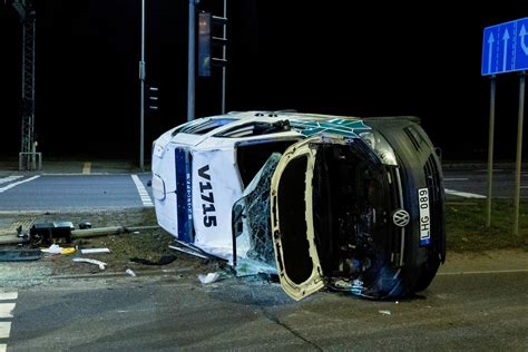 Teminė nuotrauka, avarija Vilniaus Gariūnų gatvėje, policijos ir greitosios pagalbos automobiliai