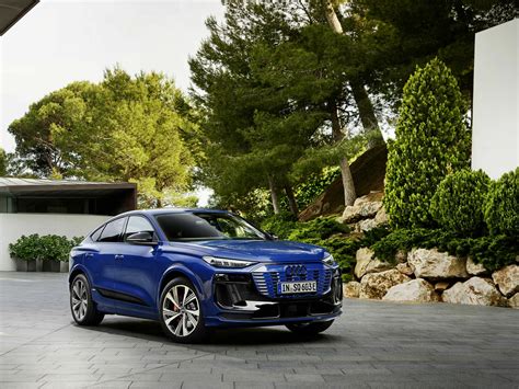 Audi e-tron Sportback važiuojantis per miestą